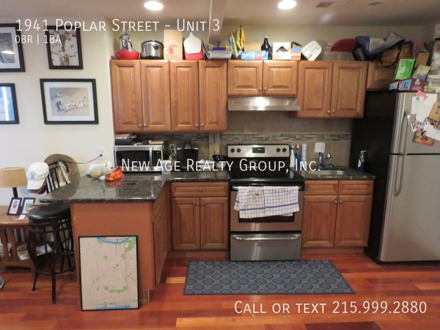 1941 Poplar St #3 - Photo 6 of 10