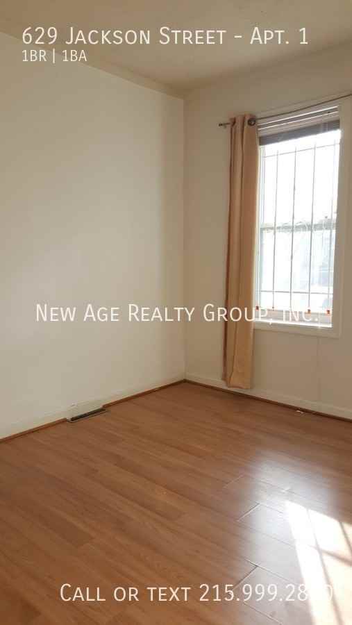 629 Jackson St #1 - Photo 3 of 9