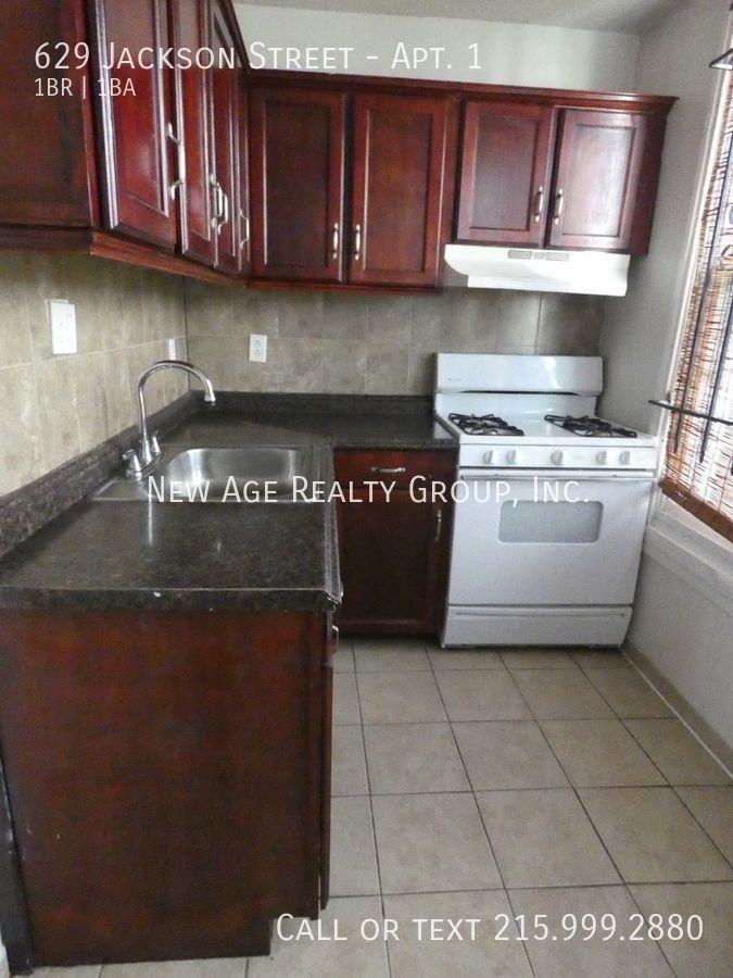 629 Jackson St #1 - Photo 6 of 9