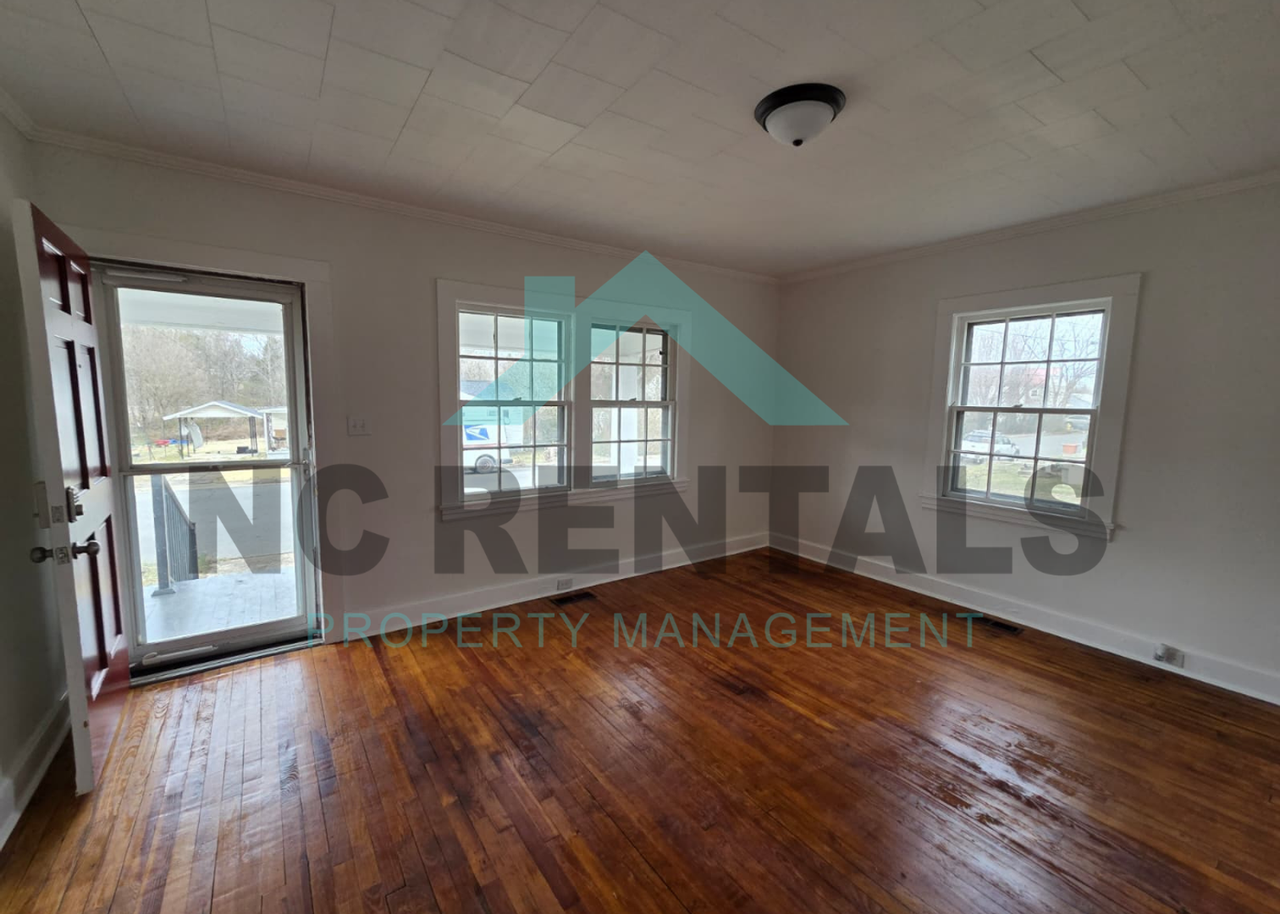 1318 Front St - Photo 3 of 19