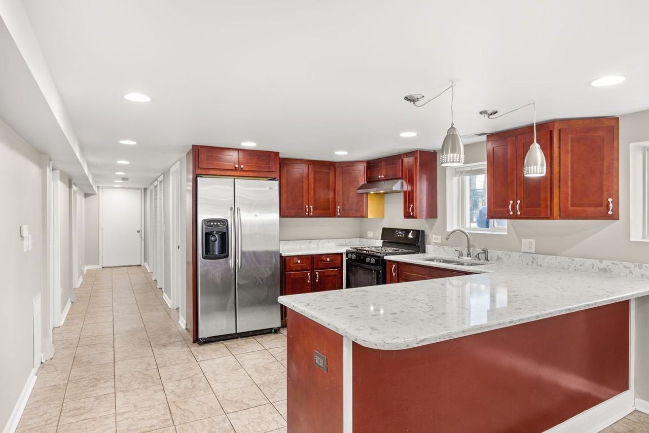 1900 Highland Ave - Photo 2 of 9