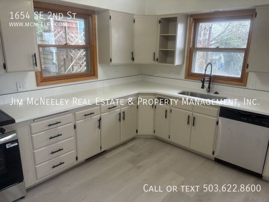 1654 Se 2nd St - Photo 5 of 32