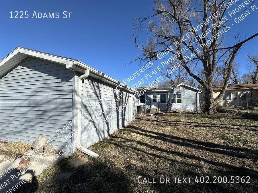 1225 Adams St - Photo 6 of 19