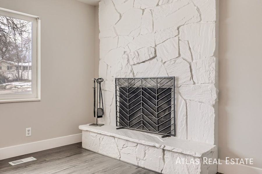 1008 E 400 S - Photo 6 of 35