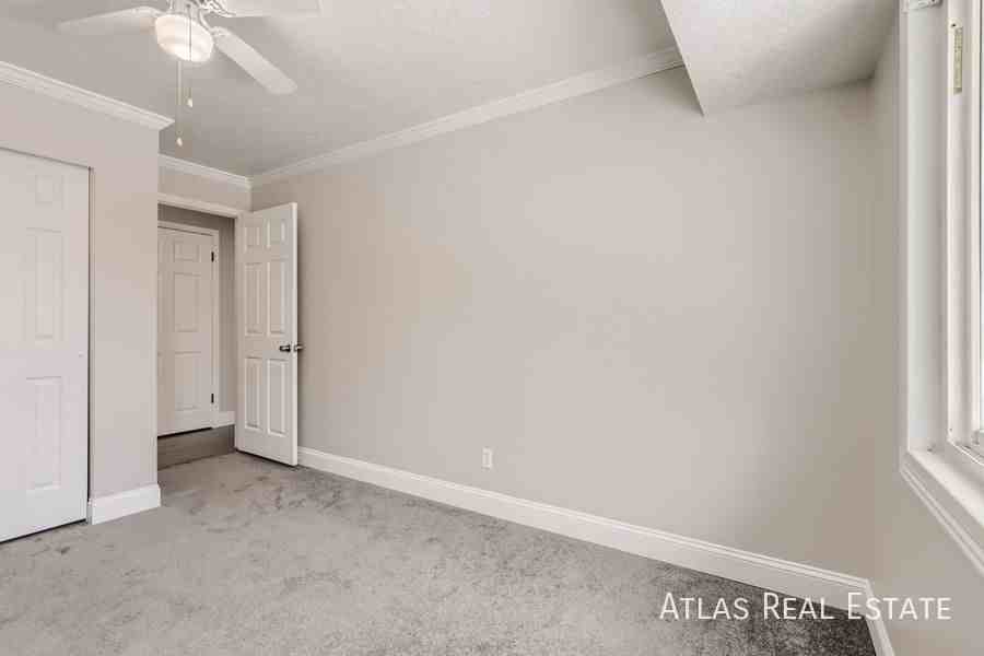 1008 E 400 S - Photo 7 of 35