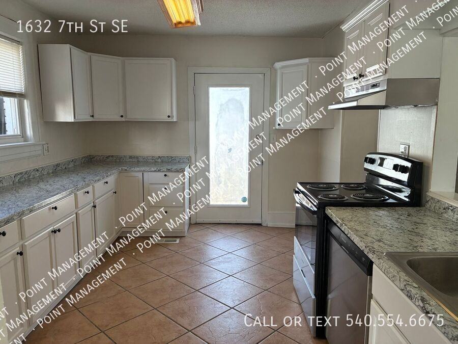 1632 7th St Se - Photo 3 of 11