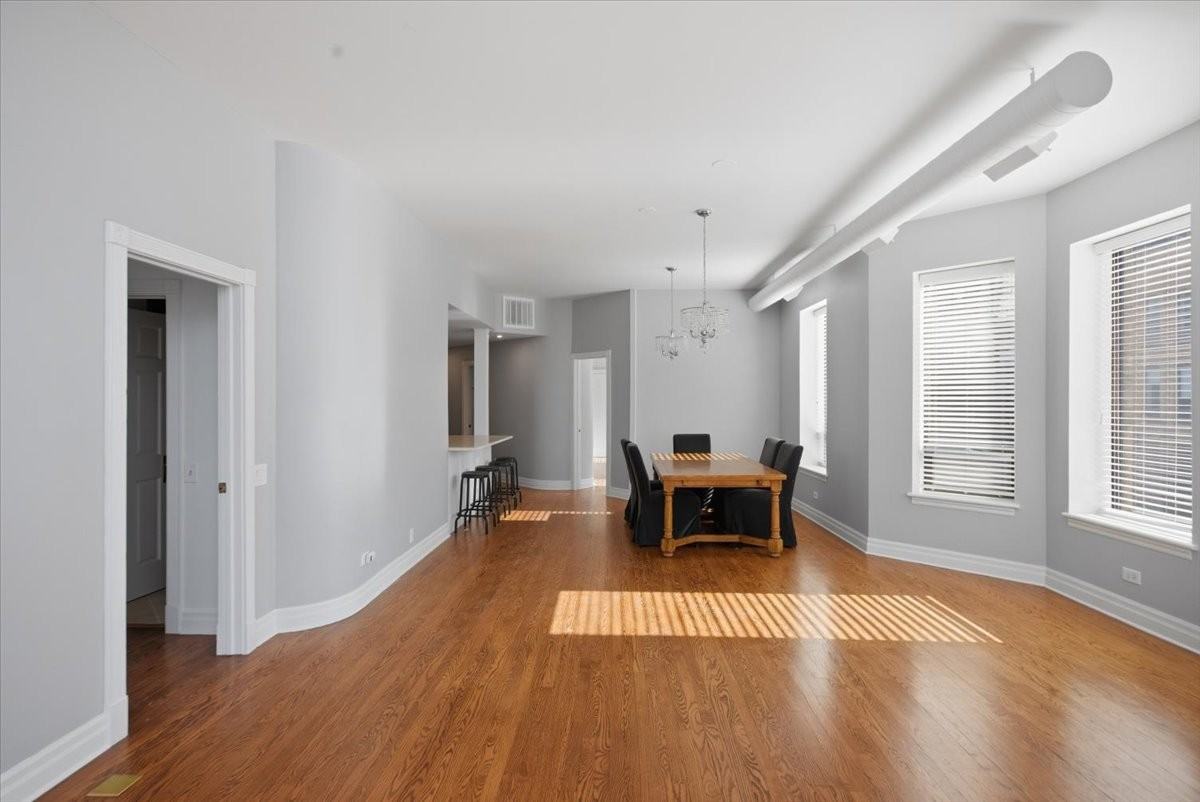 501 N Wells St #2W - Photo 2 of 9
