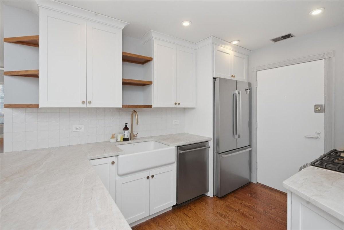 501 N Wells St #2W - Photo 4 of 9