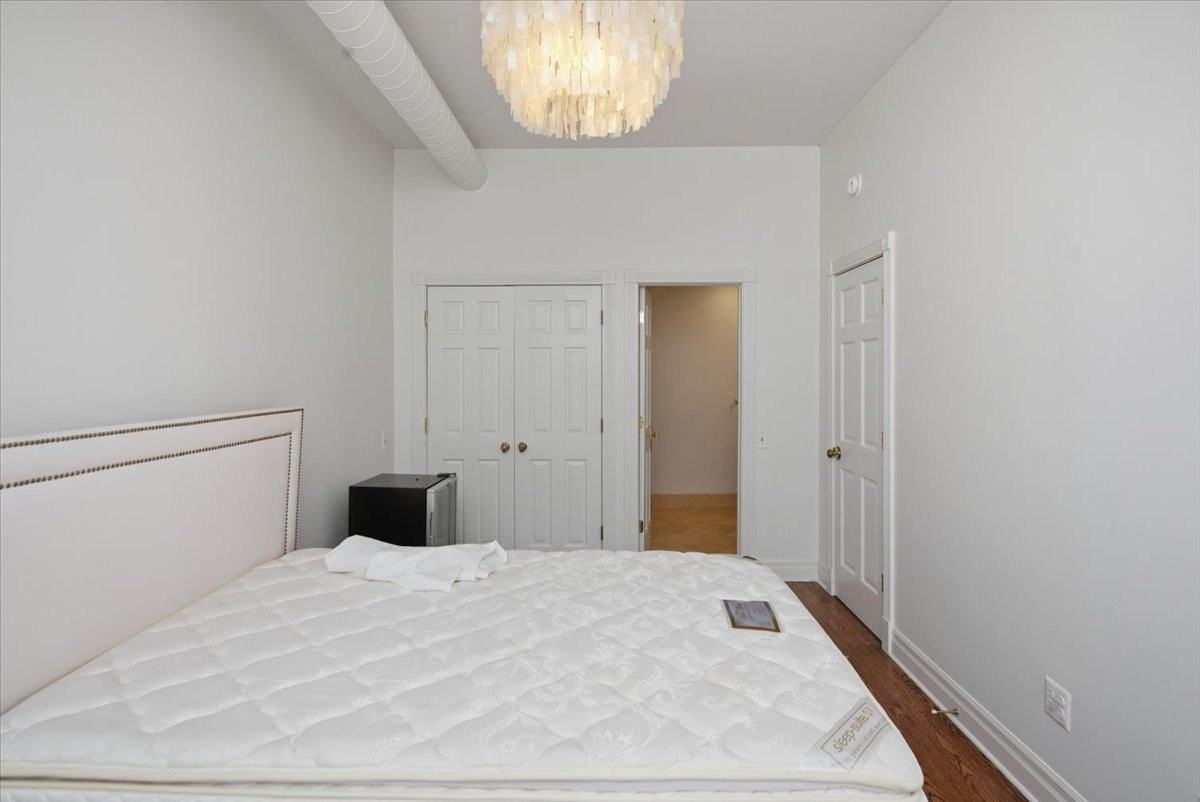 501 N Wells St #2W - Photo 5 of 9