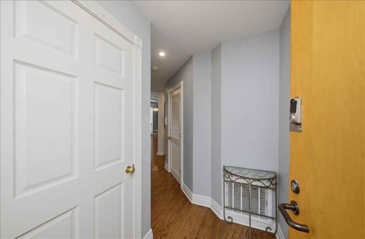 501 N Wells St #2W - Photo 7 of 9