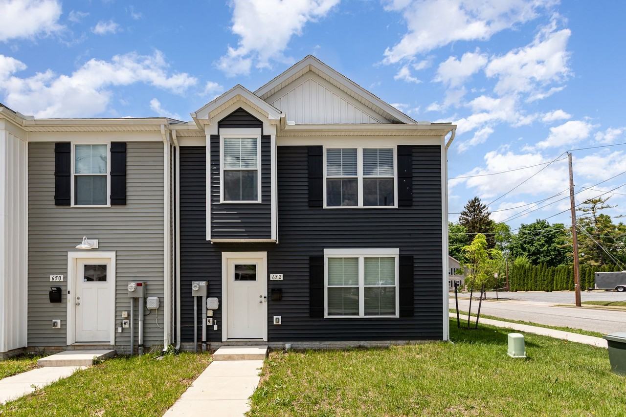 652 N College St - Photo 2 of 31