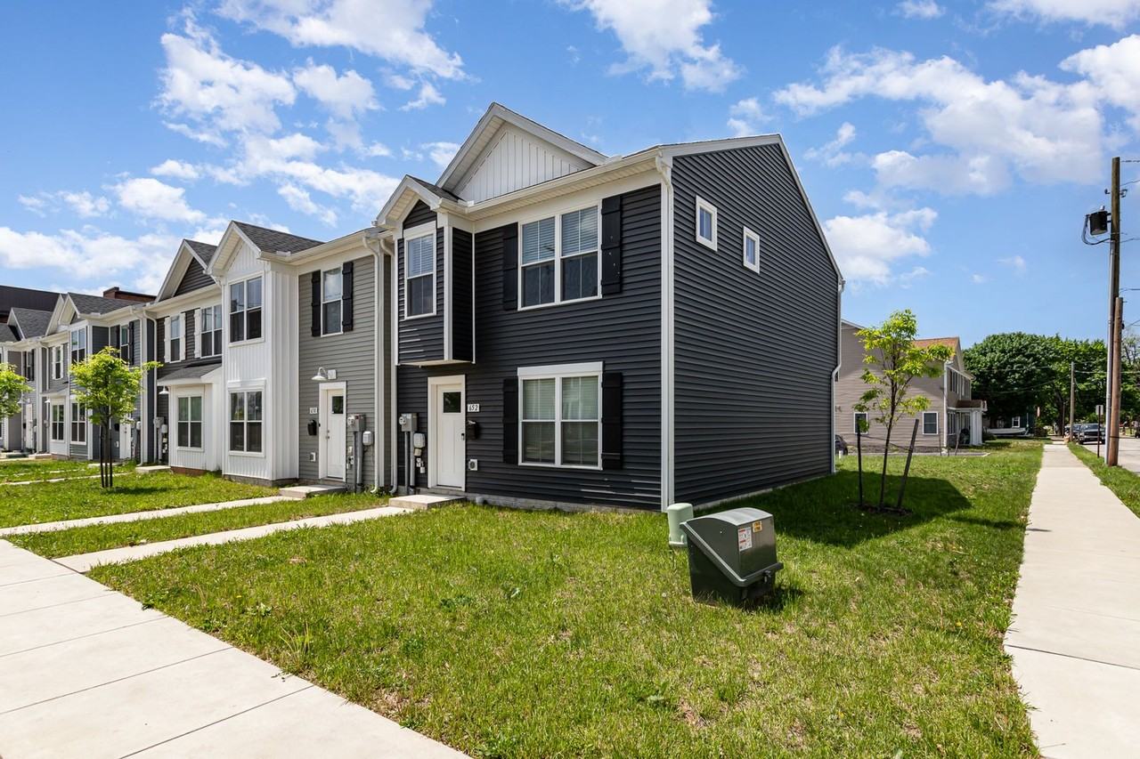 652 N College St - Photo 3 of 31