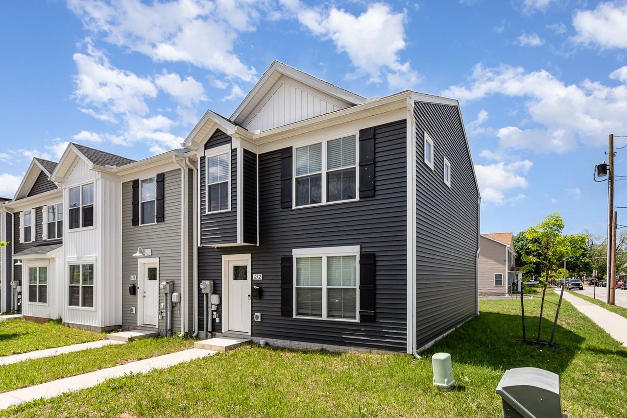 652 N College St - Photo 4 of 31