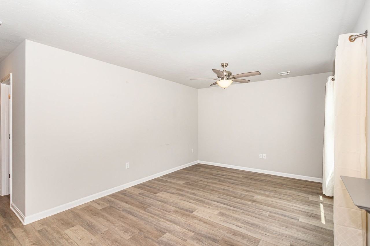 652 N College St - Photo 5 of 31