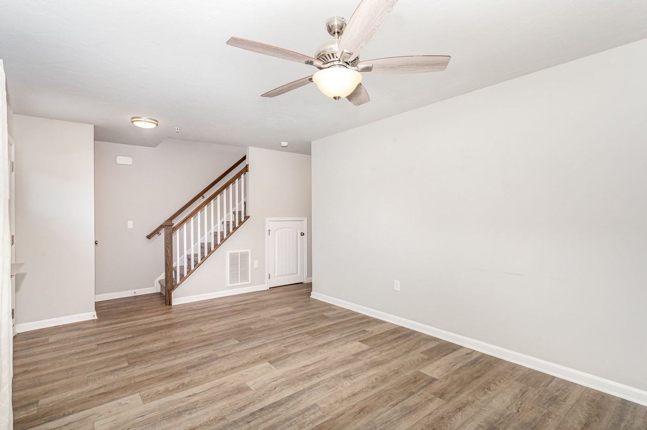 652 N College St - Photo 7 of 31