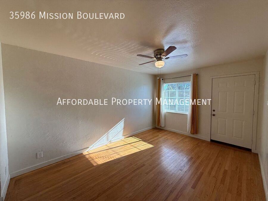 35986 Mission Blvd - Photo 2 of 11