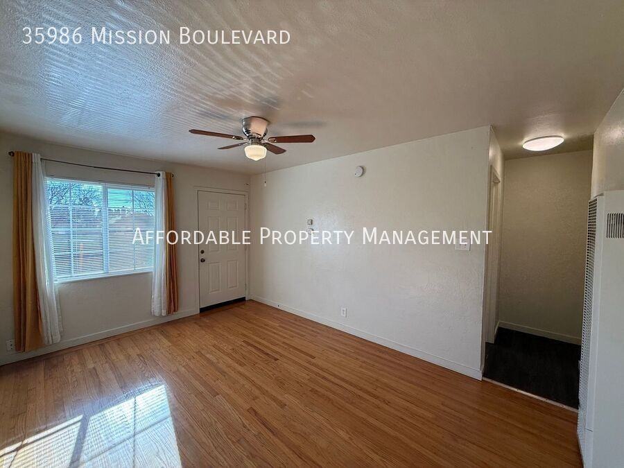 35986 Mission Blvd - Photo 3 of 11