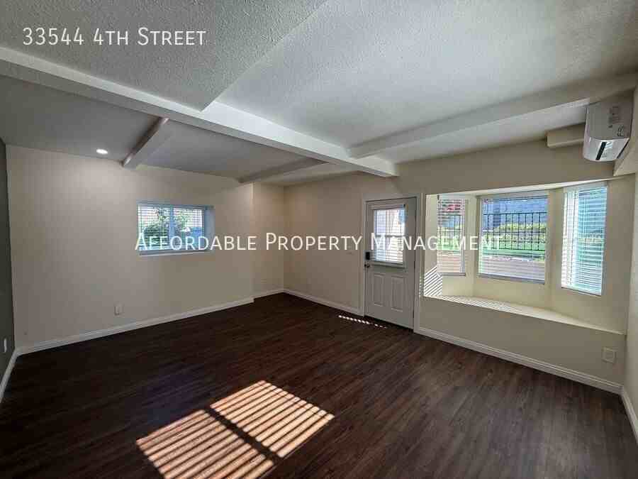 33544 4th St - Photo 4 of 18