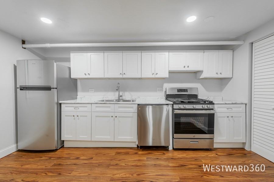 666 E 50th Pl #G - Photo 6 of 13