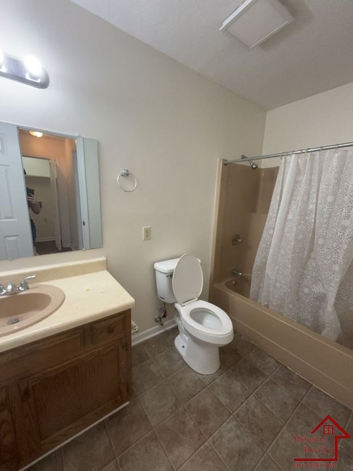 Creekwood Apartments - Photo 7 of 25