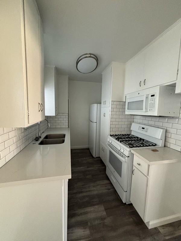 3313 Artesia Blvd - Photo 3 of 10