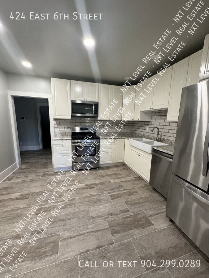 424 E 6th St - Photo 2 of 19