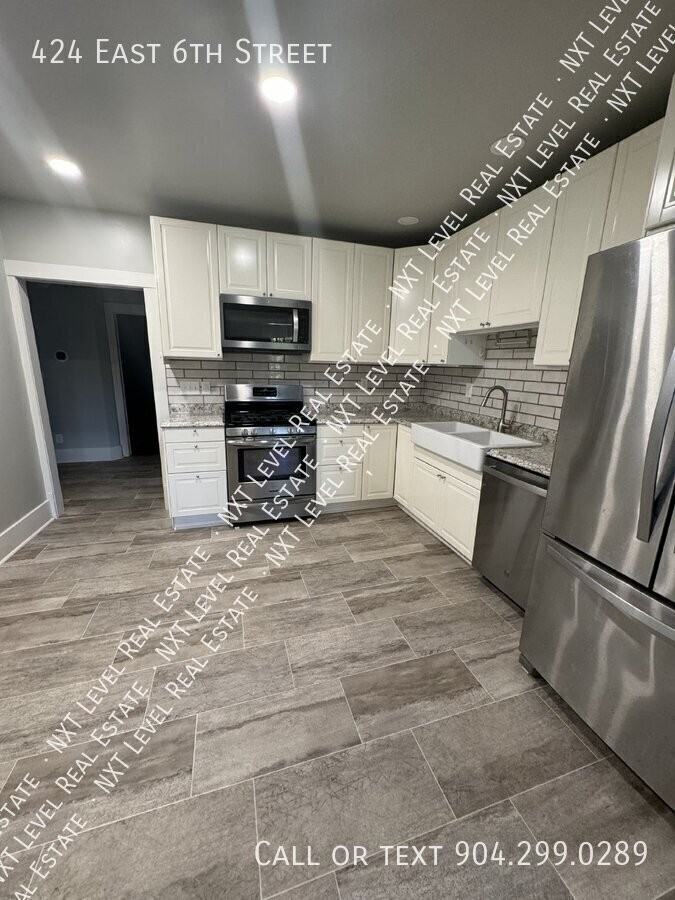 424 E 6th St - Photo 3 of 19