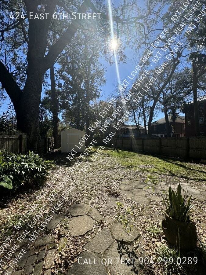 424 E 6th St - Photo 5 of 19