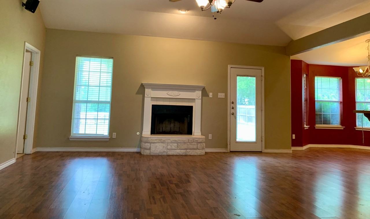 8811 Laurel Rdg - Photo 3 of 11