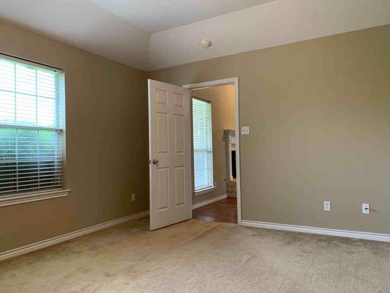 8811 Laurel Rdg - Photo 5 of 11