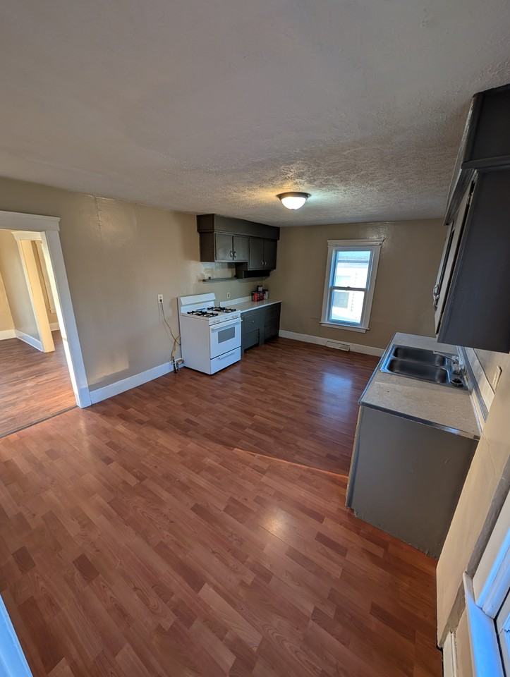 218 Winckles St - Photo 3 of 8