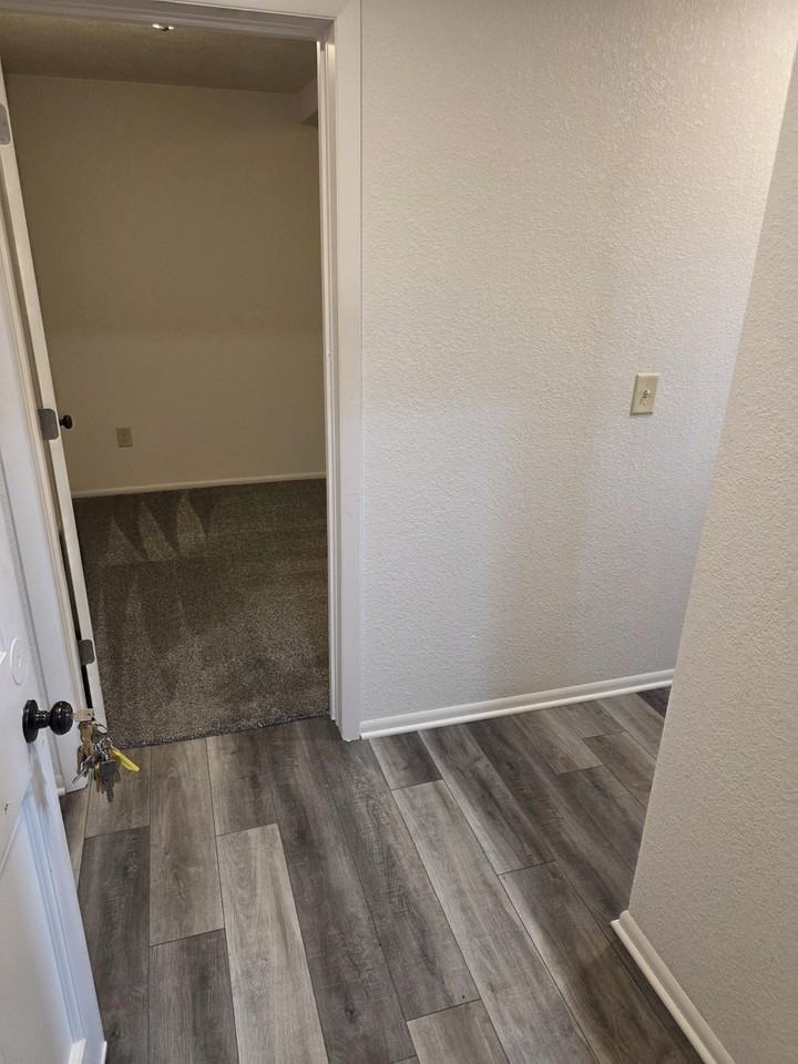 417 W B St #5 - Photo 2 of 9