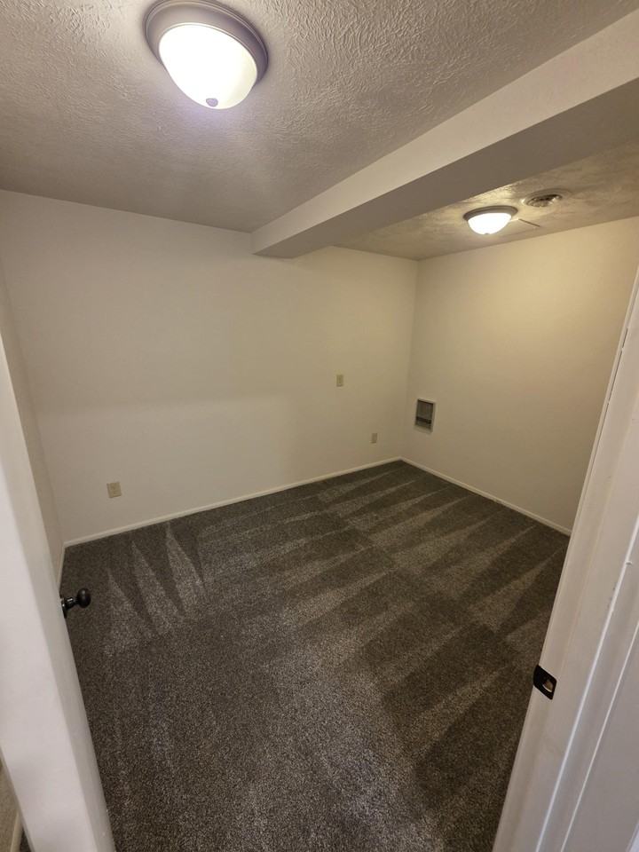 417 W B St #5 - Photo 3 of 9