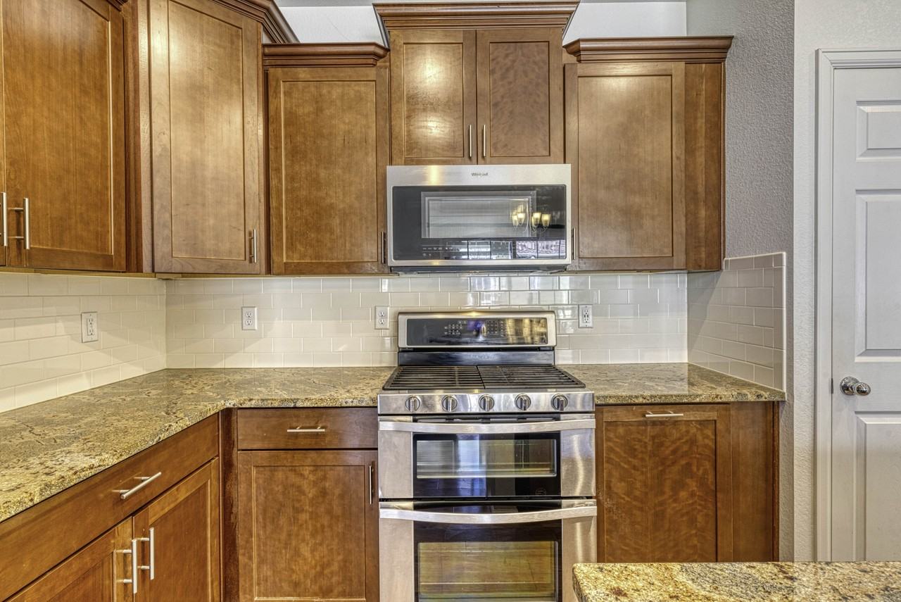 1154 Telleen Ave - Photo 6 of 20