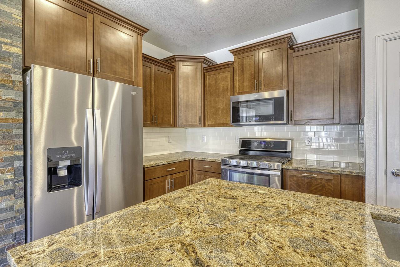 1154 Telleen Ave - Photo 7 of 20