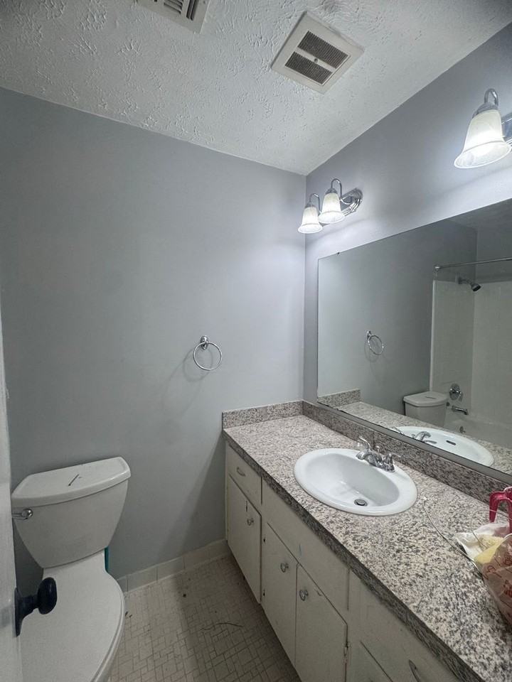 4859 Alamont Dr - Photo 3 of 8