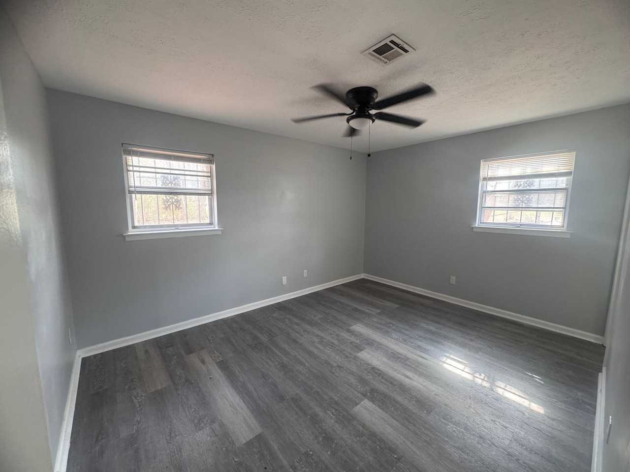 4859 Alamont Dr - Photo 5 of 8