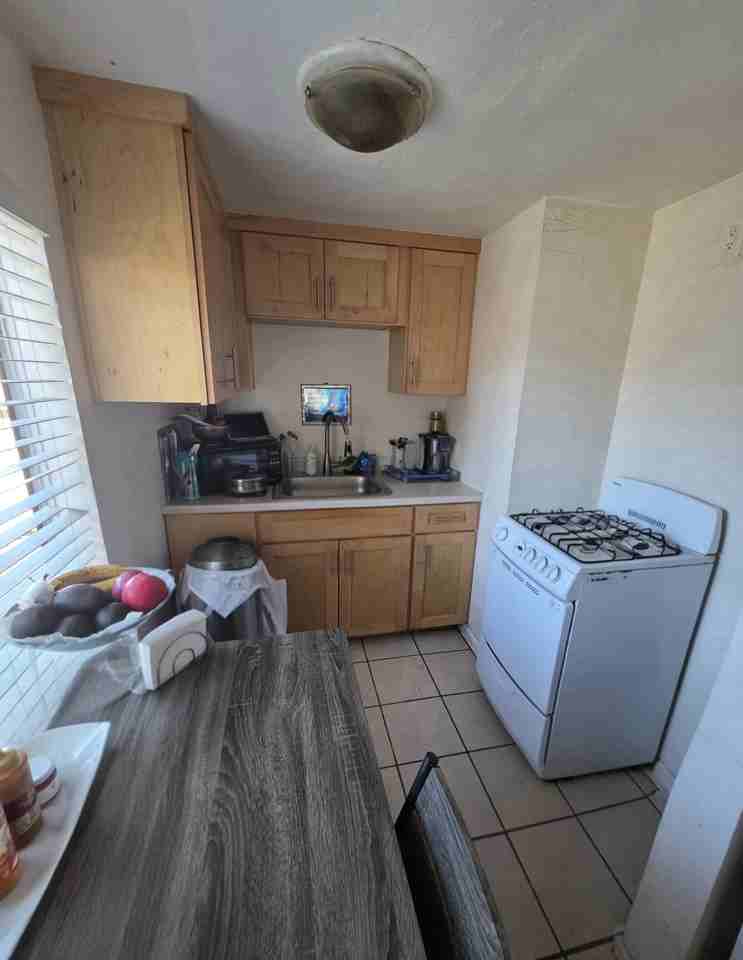 1420 Coolidge Ave #C - Photo 2 of 4