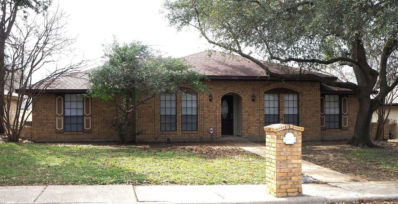 1934 Maxwell Dr - Photo 2 of 26