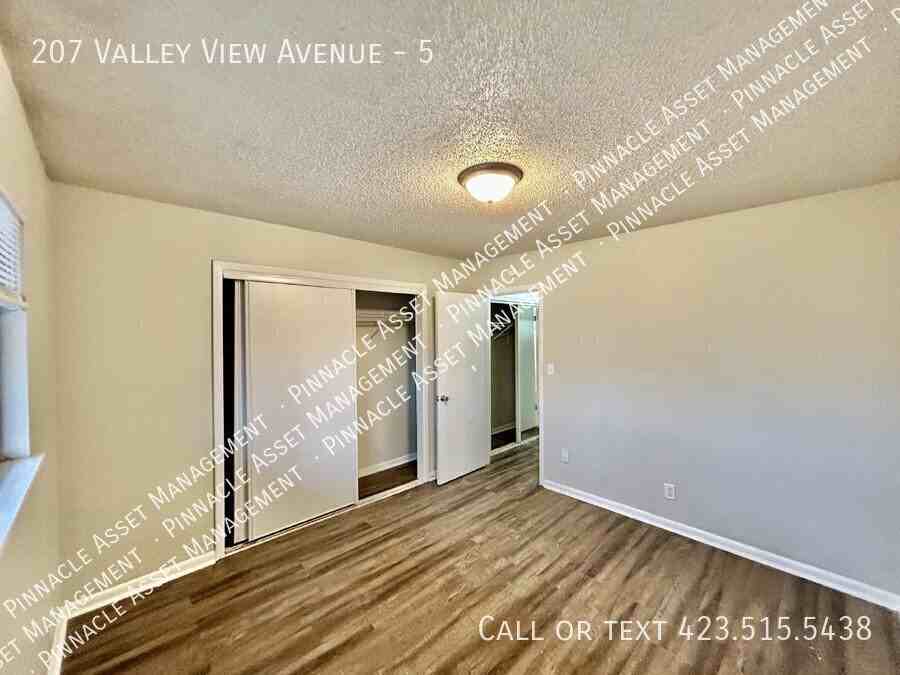 207 Valley View Ave #5 - Photo 5 of 22