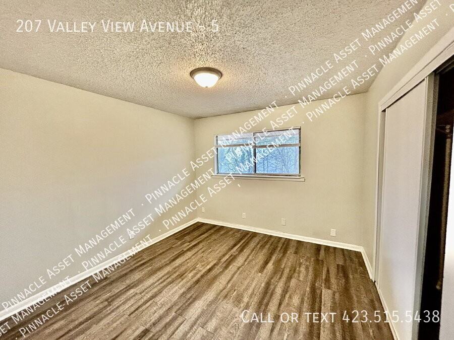 207 Valley View Ave #5 - Photo 6 of 22