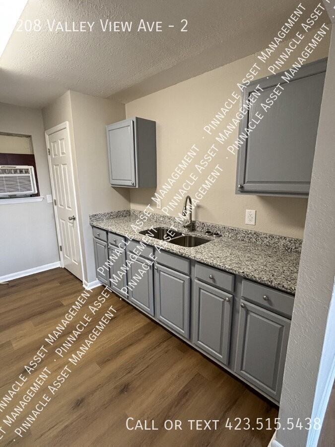 208 Valley View Ave #2 - Photo 4 of 17