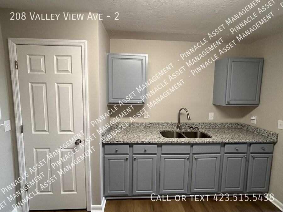 208 Valley View Ave #2 - Photo 6 of 17