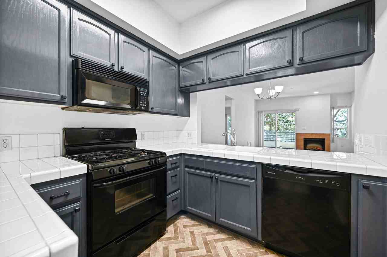 4620 Vista Del Monte Ave #202