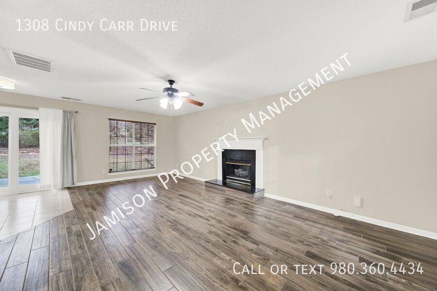 1308 Cindy Carr Dr - Photo 2 of 30