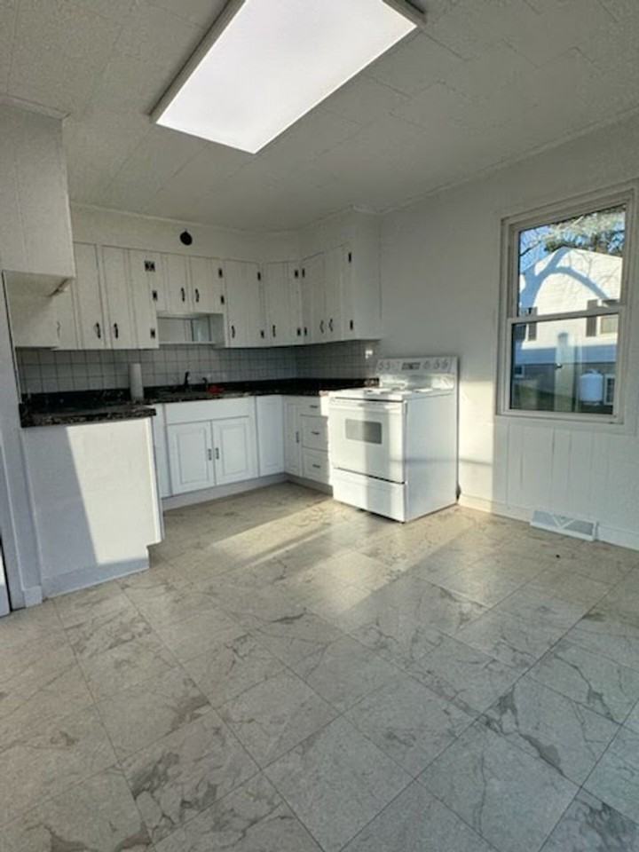 505 Royal Manor Rd #505 - Photo 6 of 11