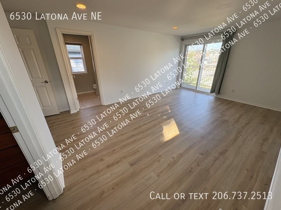 6530 Latona Ave Ne - Photo 5 of 12