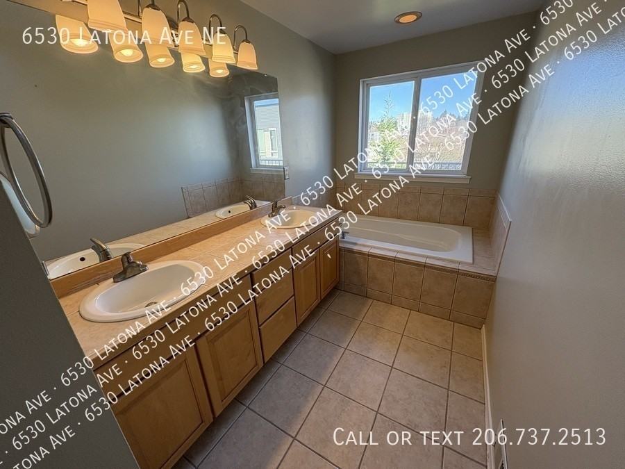 6530 Latona Ave Ne - Photo 7 of 12