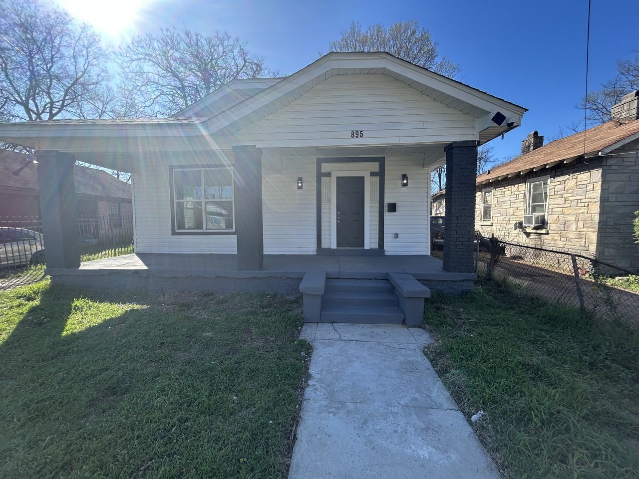 895 Kney St - Photo 4 of 30