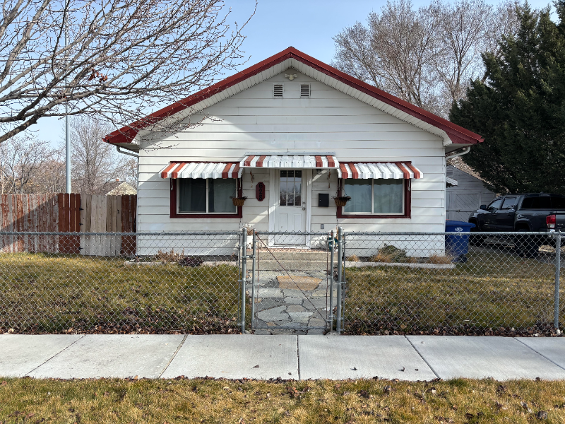 628 4th Ave N - Photo 3 of 15